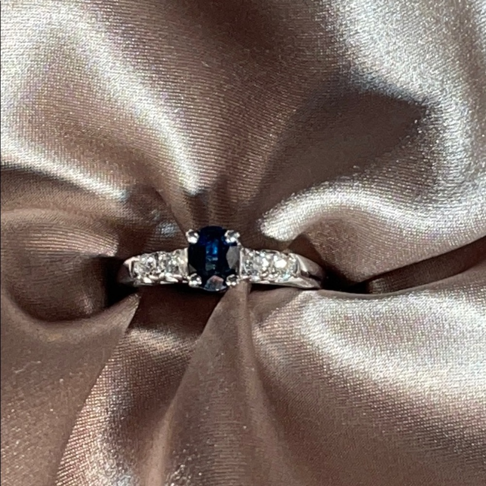 HOST PICK!!❤️❤️Antique Sapphire and Diamond 14k White Gold Ring